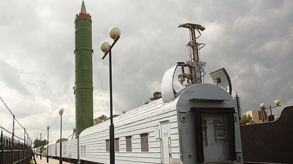 Železniční raketový systém Bagruzin foto Front info